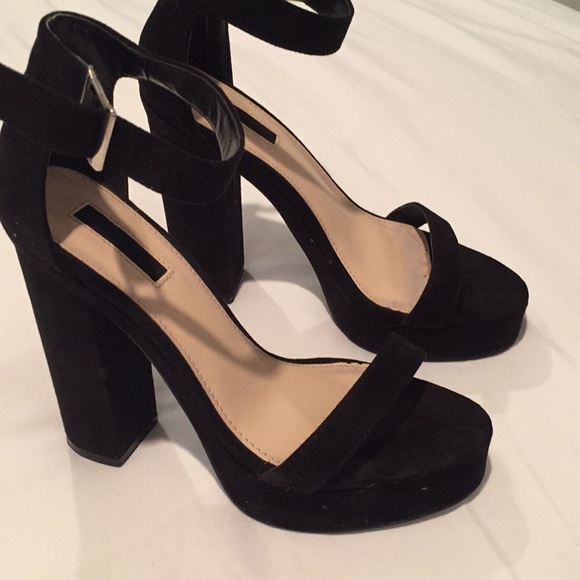 [SOLD] Forever 21 Platform chunky black high heels - Picture 3 of 7